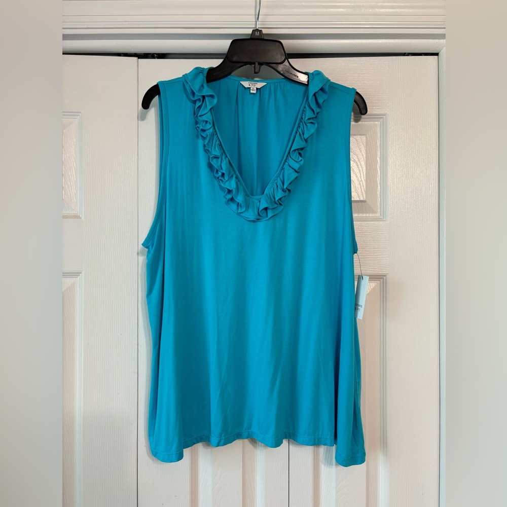 Crown & Ivy top